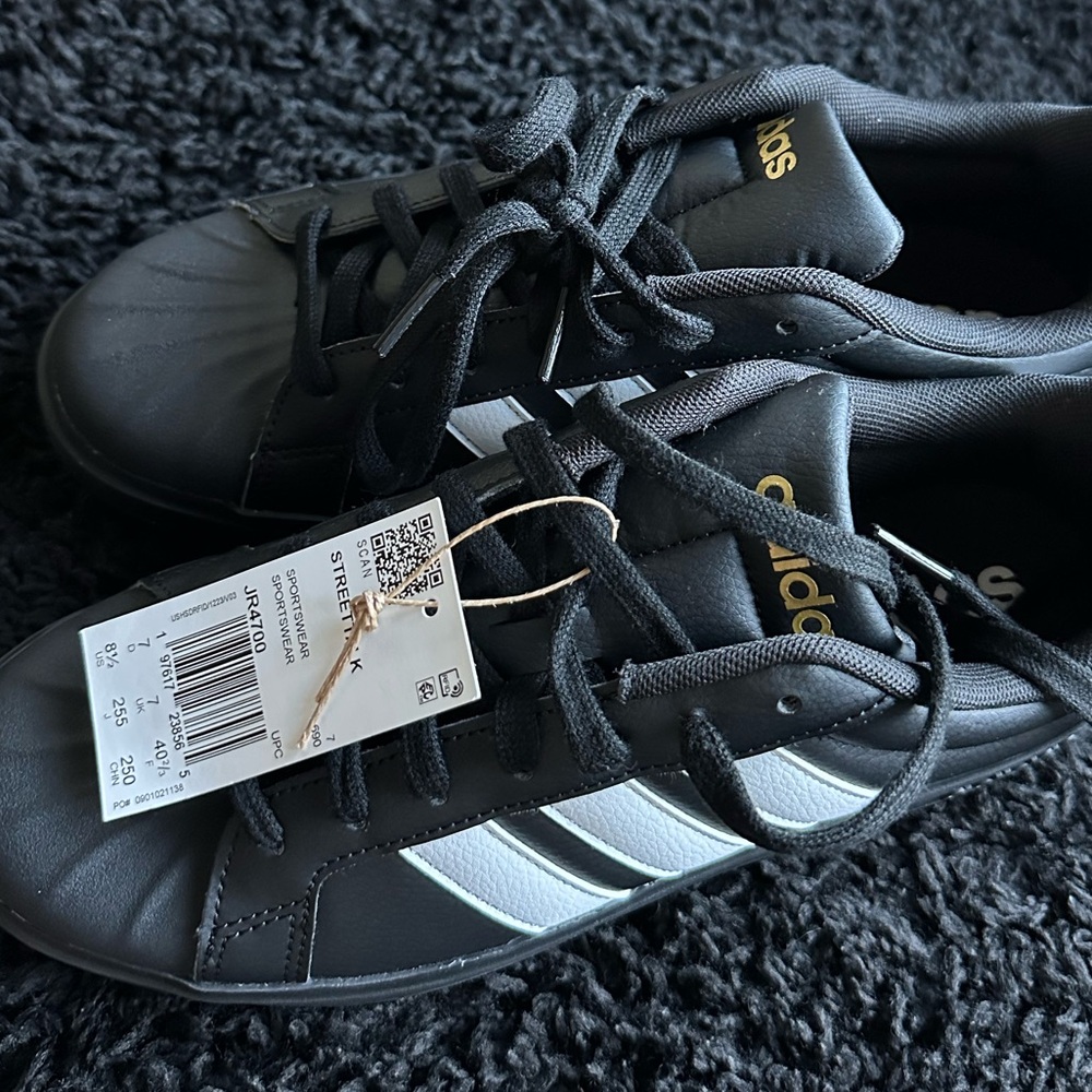 BRAND NEW: never worn. Adidas Men's Classic Black and White Striped Sneakers